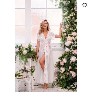Homebodii Bridal Robe
